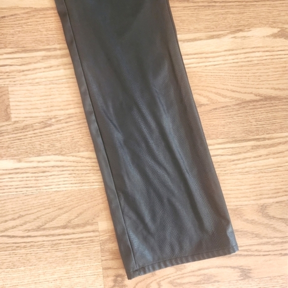 EUC WeWoreWhat Danielle Bernstein Crop Ankle Flare Pants Black Embossed Croc 29 - Picture 2 of 11